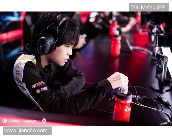 足球狼王的传奇之路:从草根到巅峰的奋斗与荣耀 足球狼王的传奇之路:从草根到巅峰的奋斗与荣耀